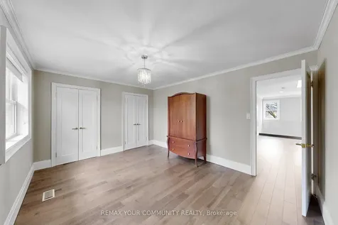 186 Wigwoss Drive Vaughan ON L4L 4H2
