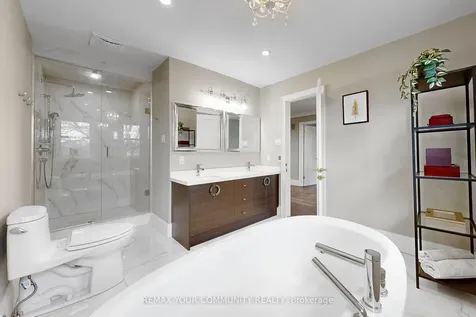 186 Wigwoss Drive Vaughan ON L4L 4H2