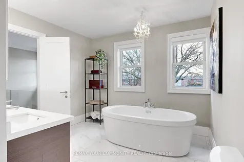 186 Wigwoss Drive Vaughan ON L4L 4H2
