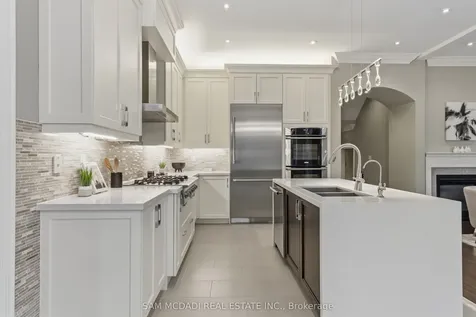 92 Heintzman Crescent Vaughan ON L6A 4T1