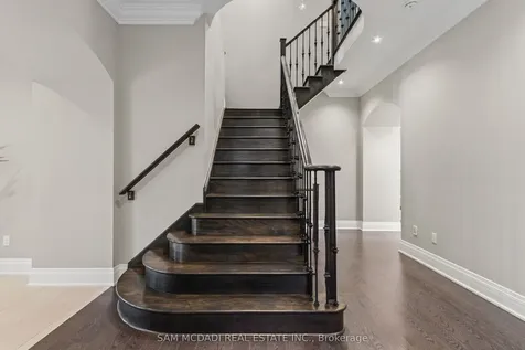92 Heintzman Crescent Vaughan ON L6A 4T1