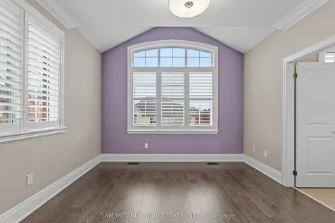 92 Heintzman Crescent Vaughan ON L6A 4T1