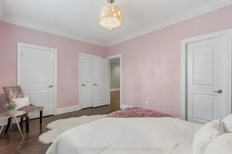 92 Heintzman Crescent Vaughan ON L6A 4T1