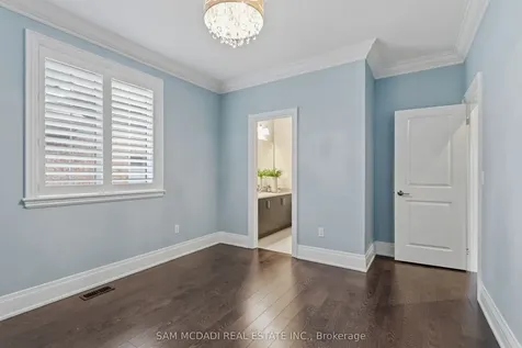 92 Heintzman Crescent Vaughan ON L6A 4T1