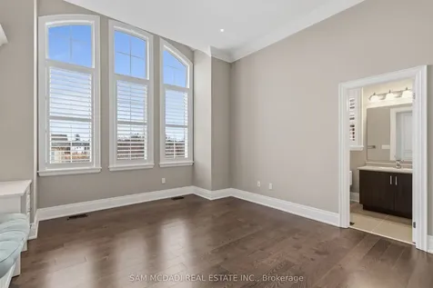 92 Heintzman Crescent Vaughan ON L6A 4T1