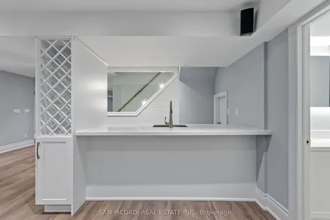 92 Heintzman Crescent Vaughan ON L6A 4T1