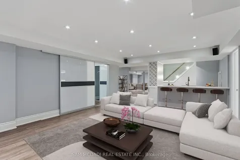 92 Heintzman Crescent Vaughan ON L6A 4T1
