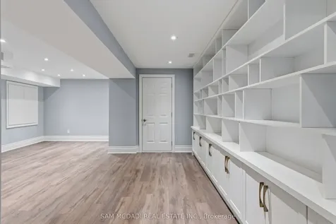 92 Heintzman Crescent Vaughan ON L6A 4T1