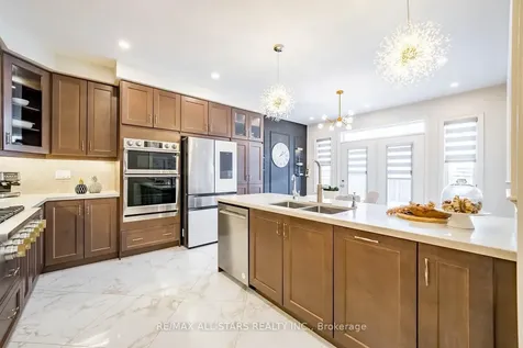 170 Fallharvest Way Whitchurch-stouffville ON L4A 5A2