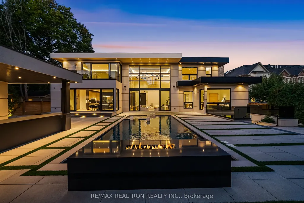 32 Laureleaf Road Markham ON L3T 2X5