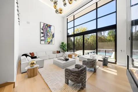 32 Laureleaf Road Markham ON L3T 2X5