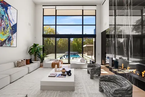 32 Laureleaf Road Markham ON L3T 2X5