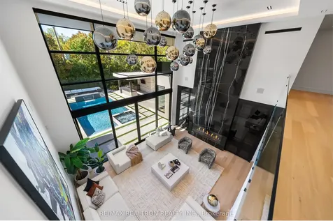 32 Laureleaf Road Markham ON L3T 2X5