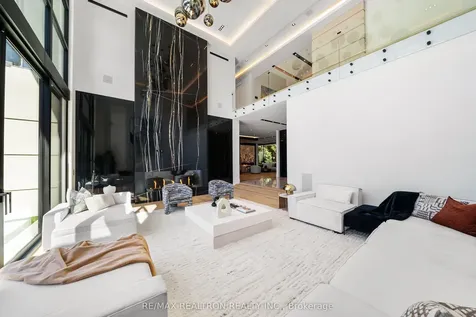 32 Laureleaf Road Markham ON L3T 2X5