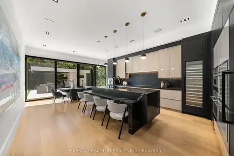 32 Laureleaf Road Markham ON L3T 2X5