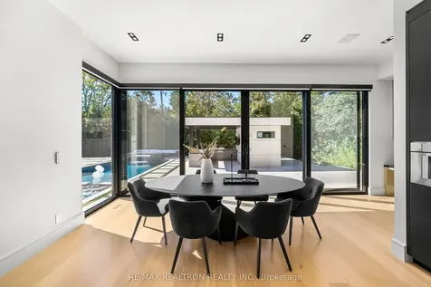 32 Laureleaf Road Markham ON L3T 2X5
