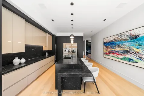 32 Laureleaf Road Markham ON L3T 2X5