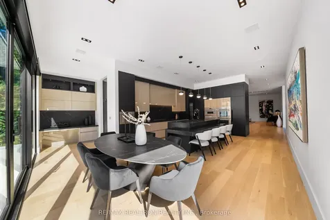 32 Laureleaf Road Markham ON L3T 2X5