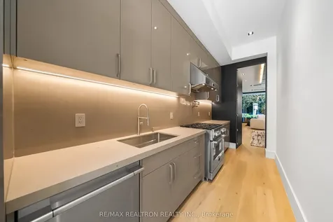 32 Laureleaf Road Markham ON L3T 2X5