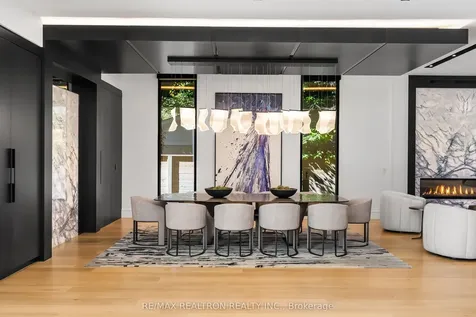 32 Laureleaf Road Markham ON L3T 2X5