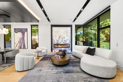 32 Laureleaf Road Markham ON L3T 2X5