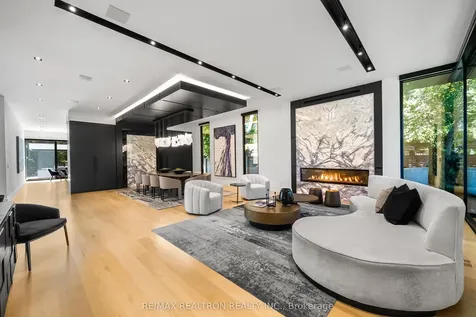 32 Laureleaf Road Markham ON L3T 2X5