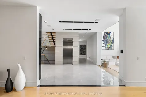 32 Laureleaf Road Markham ON L3T 2X5