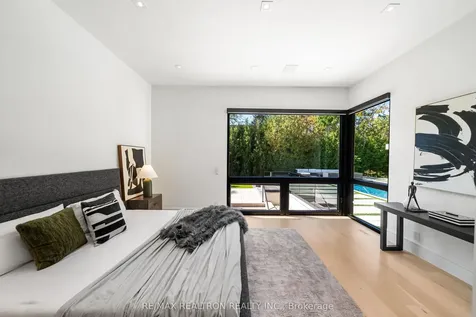 32 Laureleaf Road Markham ON L3T 2X5