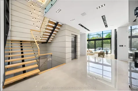 32 Laureleaf Road Markham ON L3T 2X5