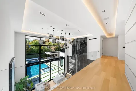 32 Laureleaf Road Markham ON L3T 2X5