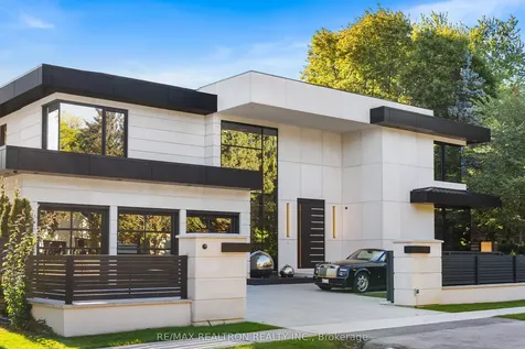 32 Laureleaf Road Markham ON L3T 2X5