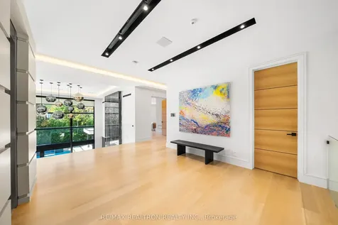 32 Laureleaf Road Markham ON L3T 2X5