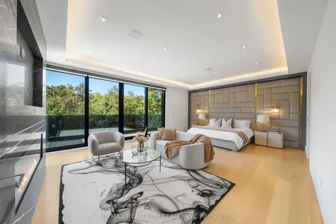 32 Laureleaf Road Markham ON L3T 2X5