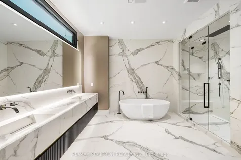 32 Laureleaf Road Markham ON L3T 2X5