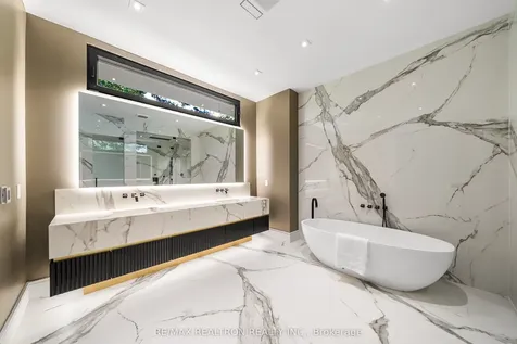 32 Laureleaf Road Markham ON L3T 2X5