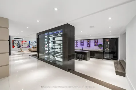 32 Laureleaf Road Markham ON L3T 2X5