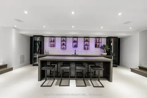 32 Laureleaf Road Markham ON L3T 2X5