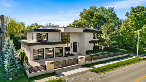 32 Laureleaf Road Markham ON L3T 2X5