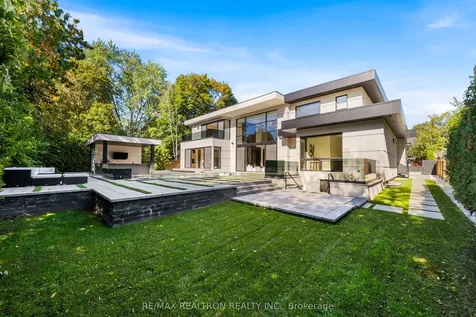 32 Laureleaf Road Markham ON L3T 2X5