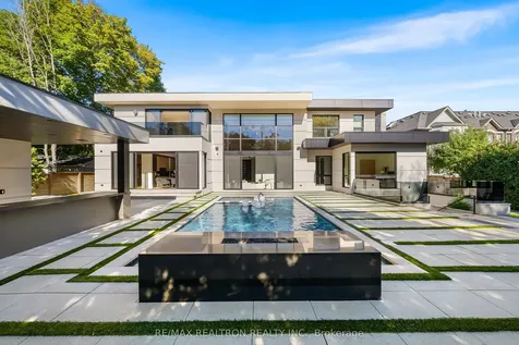 32 Laureleaf Road Markham ON L3T 2X5