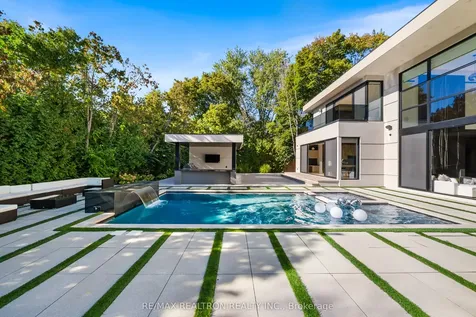 32 Laureleaf Road Markham ON L3T 2X5
