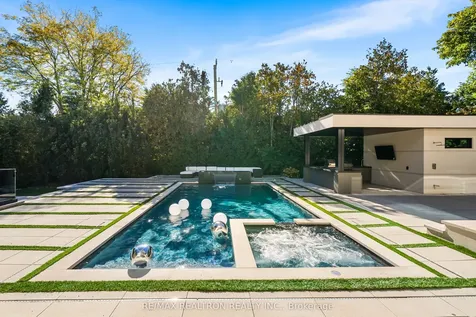 32 Laureleaf Road Markham ON L3T 2X5