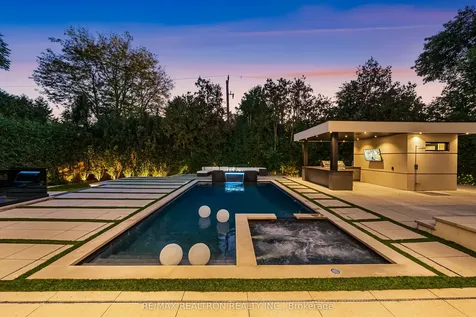 32 Laureleaf Road Markham ON L3T 2X5