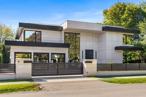 32 Laureleaf Road Markham ON L3T 2X5