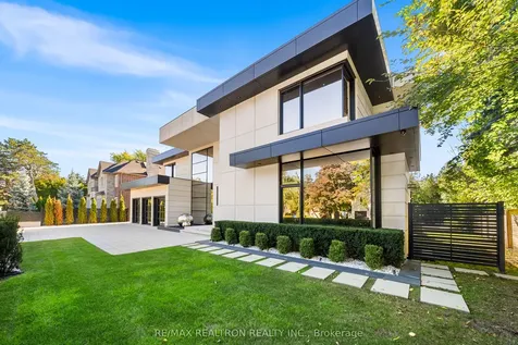 32 Laureleaf Road Markham ON L3T 2X5