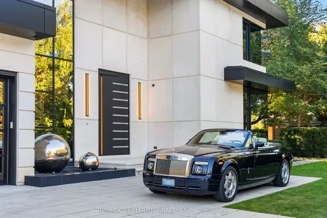 32 Laureleaf Road Markham ON L3T 2X5