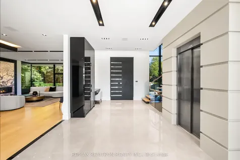 32 Laureleaf Road Markham ON L3T 2X5