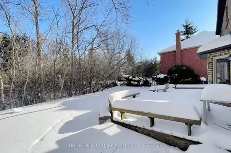 16 Willis Drive Aurora ON L4G 5N8