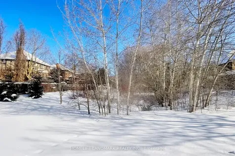 16 Willis Drive Aurora ON L4G 5N8