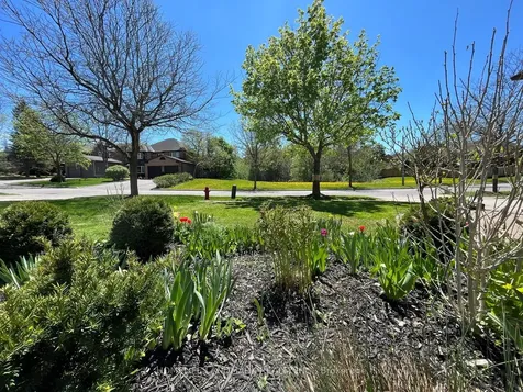16 Willis Drive Aurora ON L4G 5N8